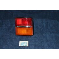 A112 1°S.  REAR RIGHT TAILIGHT  BLACK BOARD  ARIC