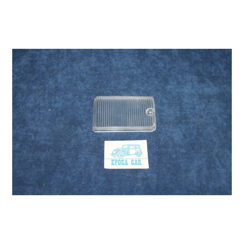 132 2°S.   PLASTICA BIANCA PER FANALINO POST. SX   ARIC