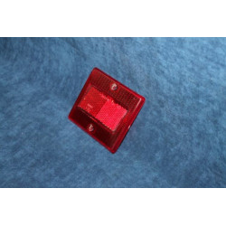 132 1°S.   RED LENS WITH REFLECTOR FOR REAR LEFT TAIL LIGHT   CATALUX