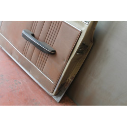 DOOR USED FRONT RIGHT RESTORED  ( 2  MODEL)