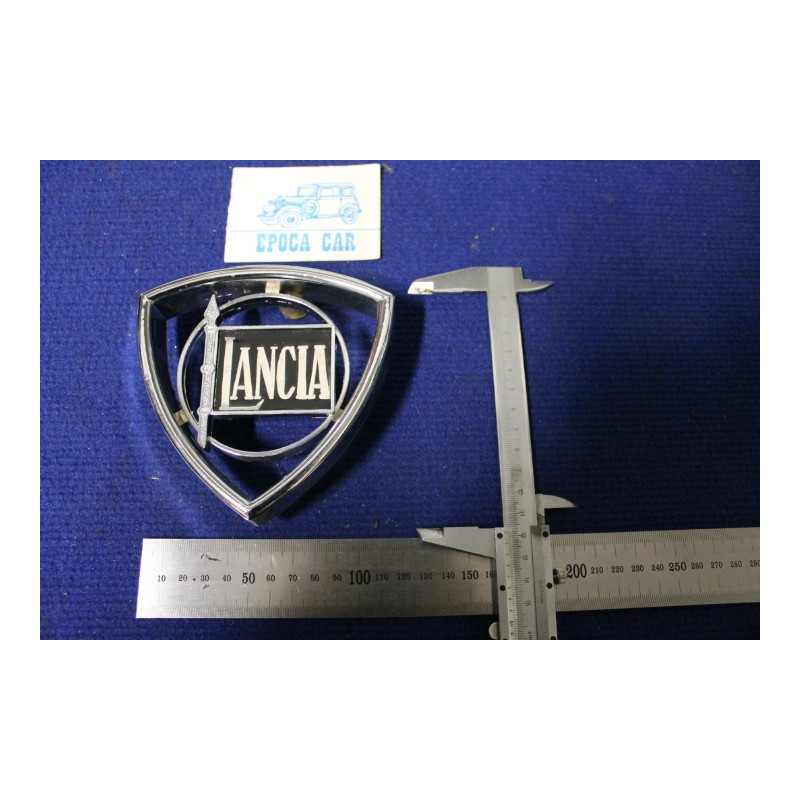 STEMMA "LANCIA"  cm 11,5 X 11,5 (DUE ATTACCHI A VITE)   PLASTICA