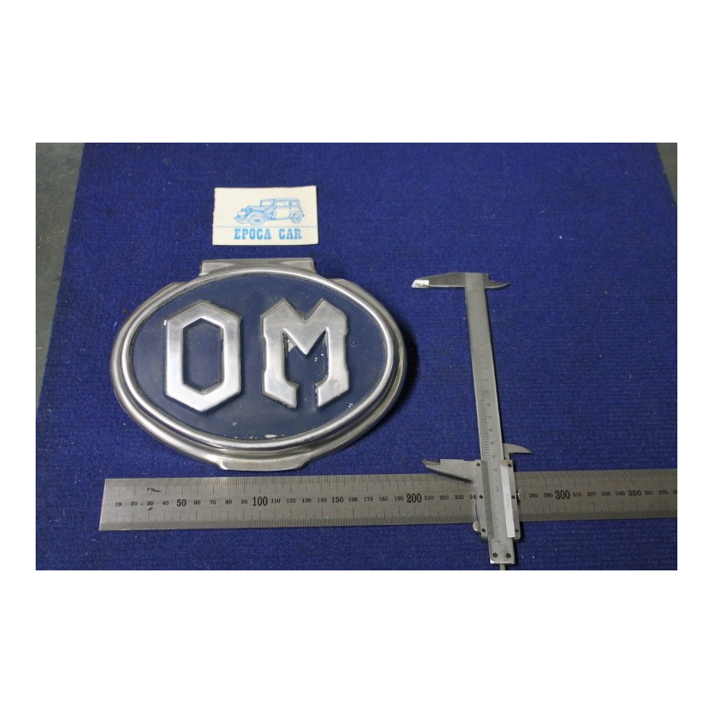 BADGE "OM" LENGHT 200 mm METAL CHROME IN BLAU BACKGROUND