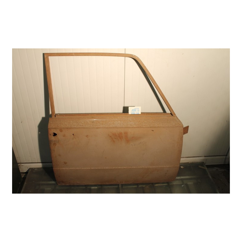 124    RIGHT FRONT DOOR