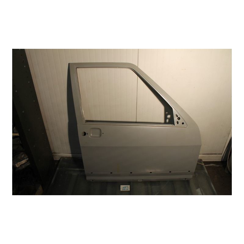 REGATA  RIGHT FRONT DOOR   7572107