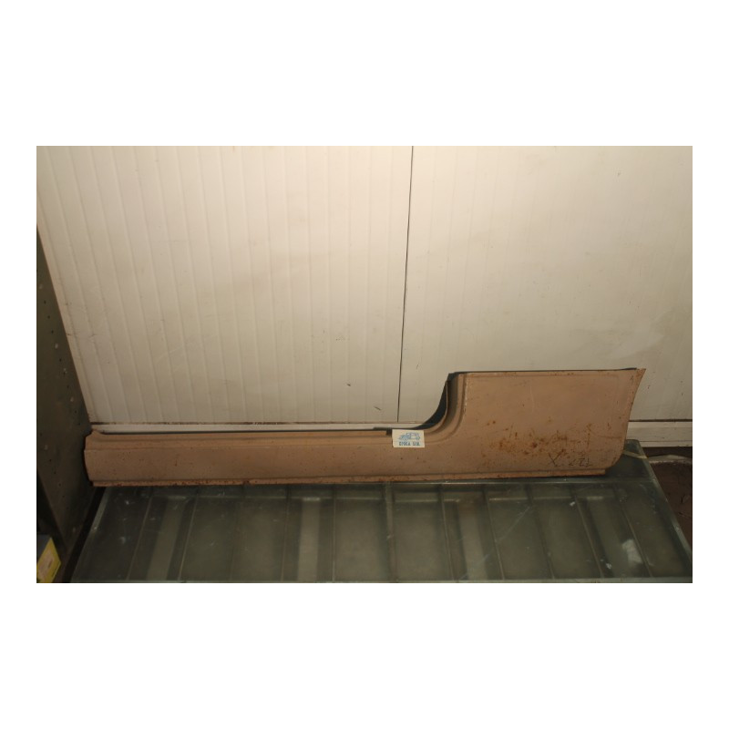 127  LEFT DOOR SILL