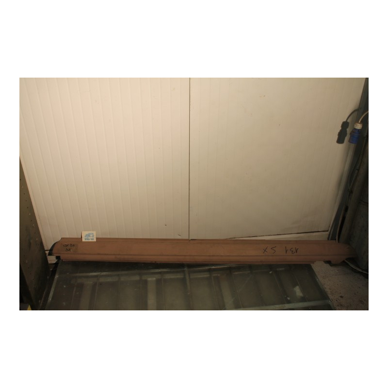 131 LEFT DOOR SILL