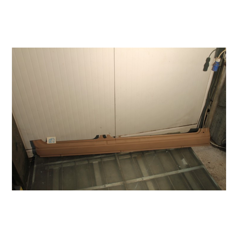 131  RIGHT DOOR SILL