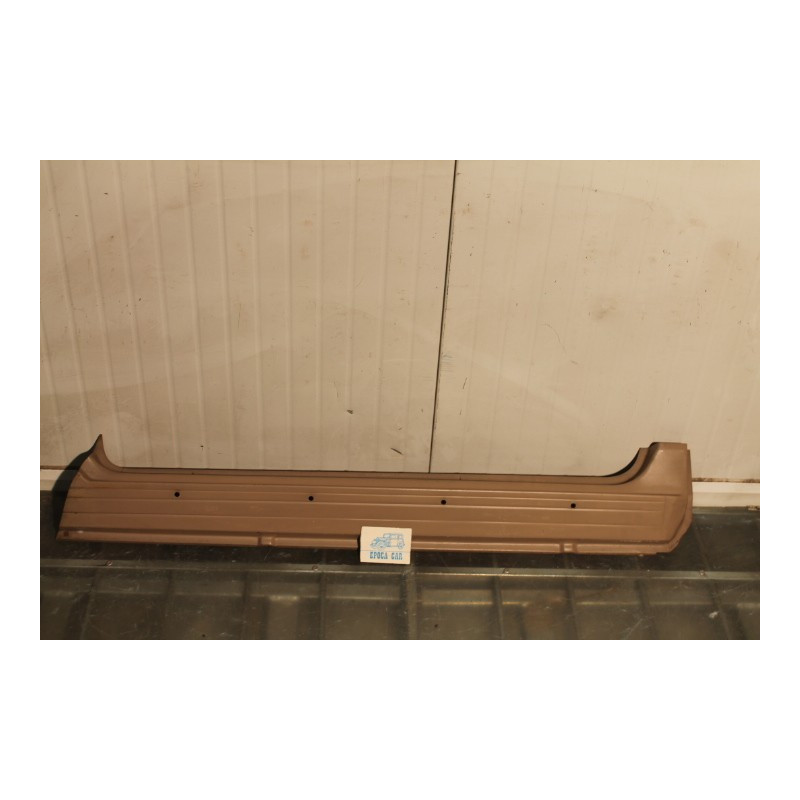 A 112  RIGHT DOOR-SILL (SHORT TYPE WITH HOLES)