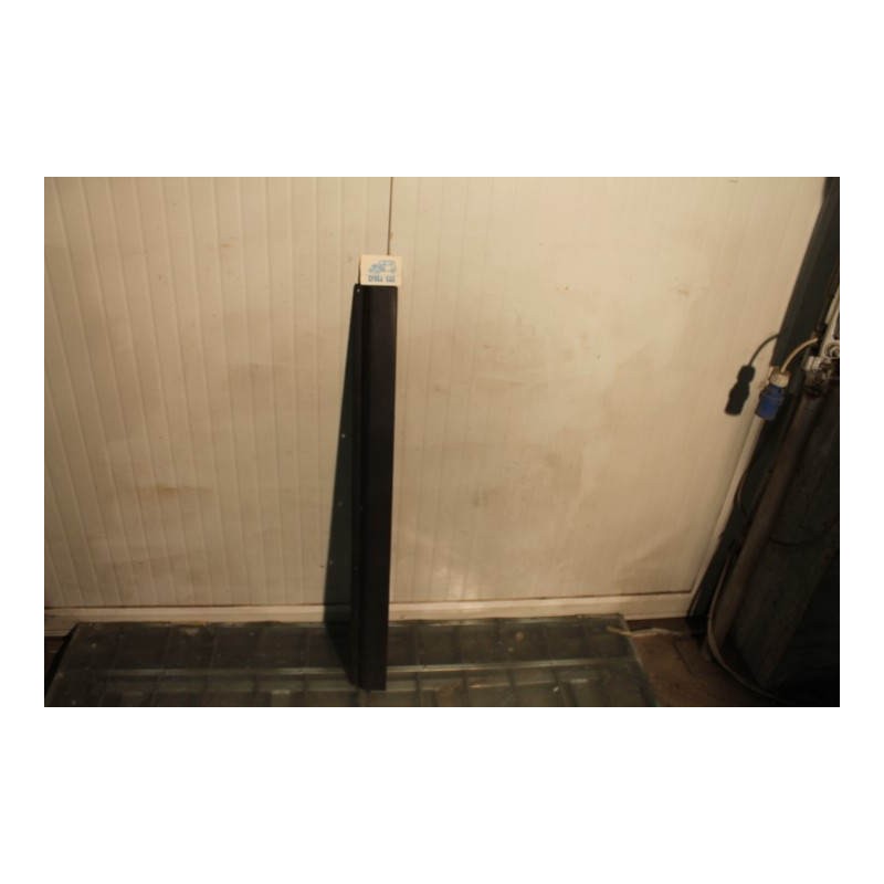 A 112  LEFT PLASTIC DOOR MUOLDING