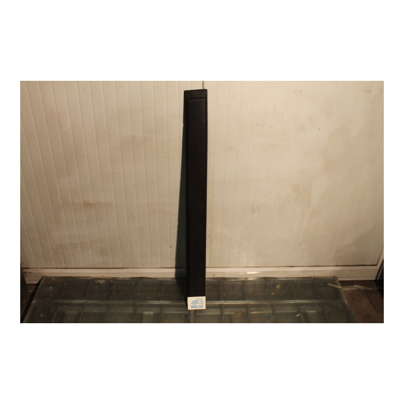 A 112  LEFT PLASTIC DOOR MUOLDING