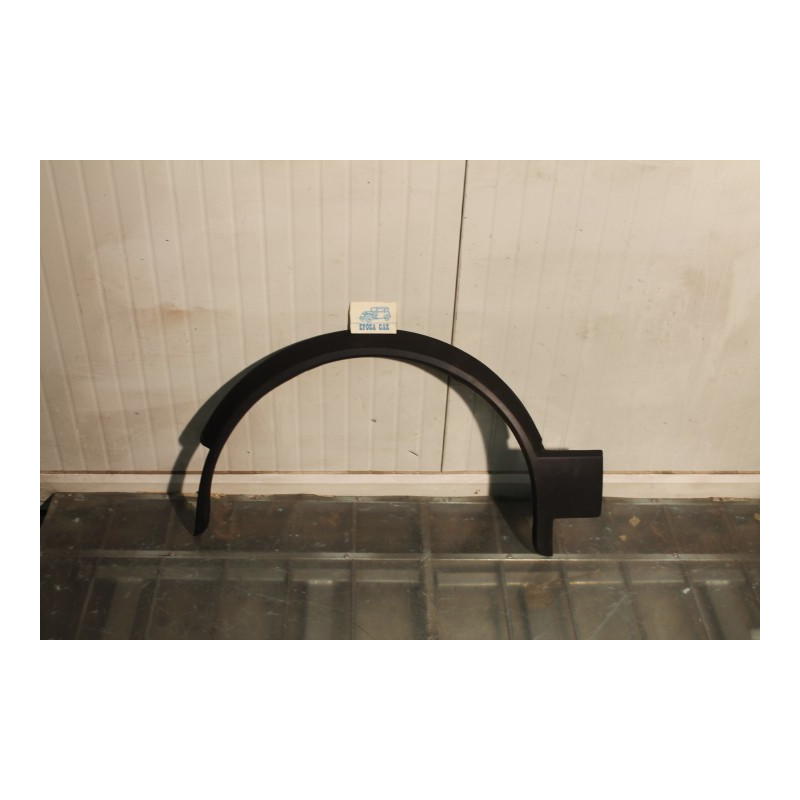 A 112  FRONT LEFT PLASTIC FENDER MOLDING  4483159