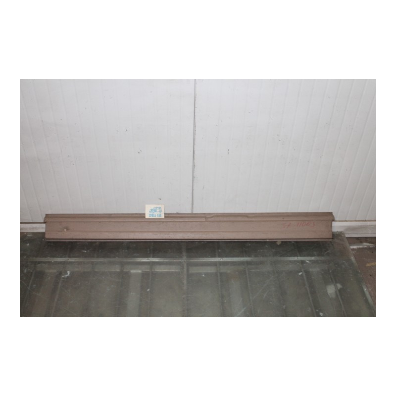1100 D  LEFT DOOR-SILL