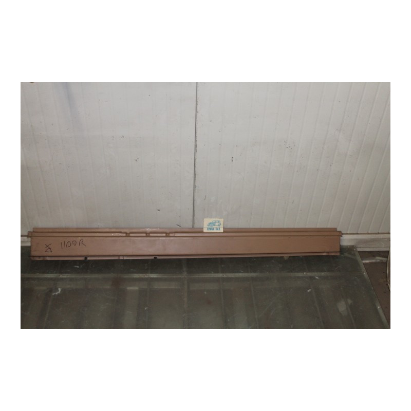 1100 R  RIGHT DOOR/SILL