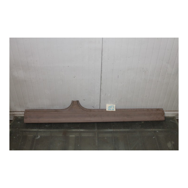 1100   RIGHT DOOR-SILL