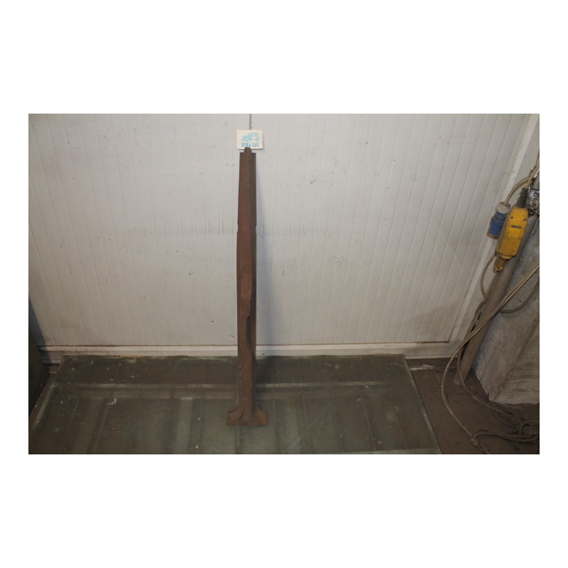 1100  (?)  RIGHT DOORS SUPPORT 4063209