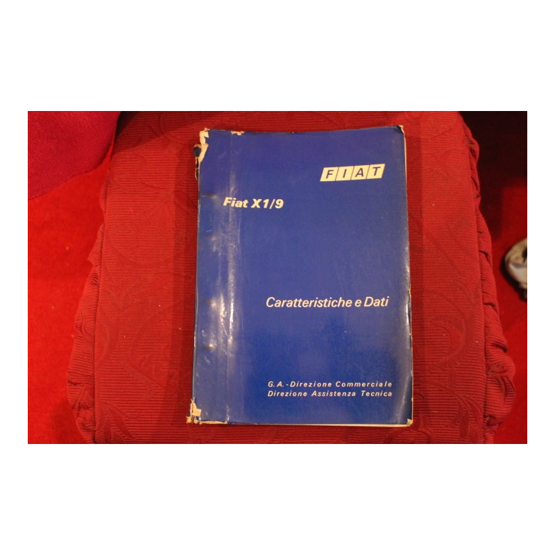 x 1/9        CARATTERISTICHE E DATI (1972) copertina difettosa ma interno in buono stato.