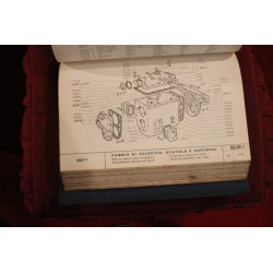 697 T / 697 TP     CATALOGO PARTI DI RICAMBIO (1°EDIZIONE 1970) buone condizioni (qualche macchiolina di ruggine)