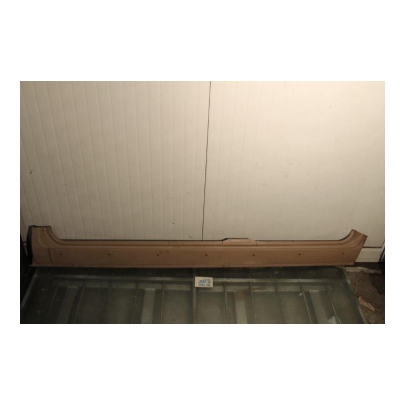 124-125 UNDER DOOR LEFT WITH HOLES 