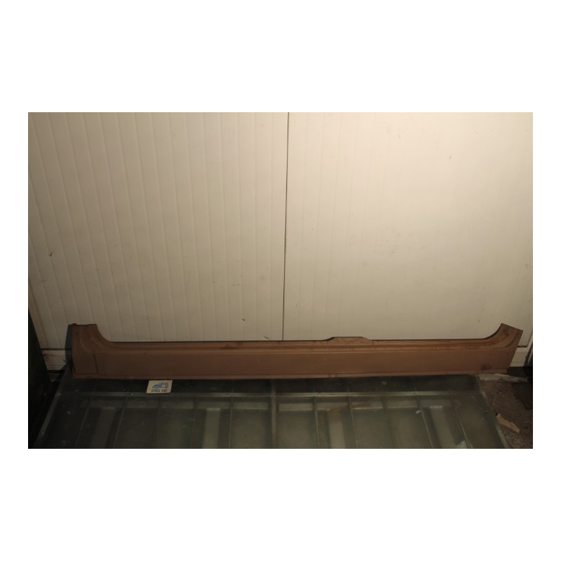 124-125 UNDER DOOR LEFT WITHOUT HOLES 