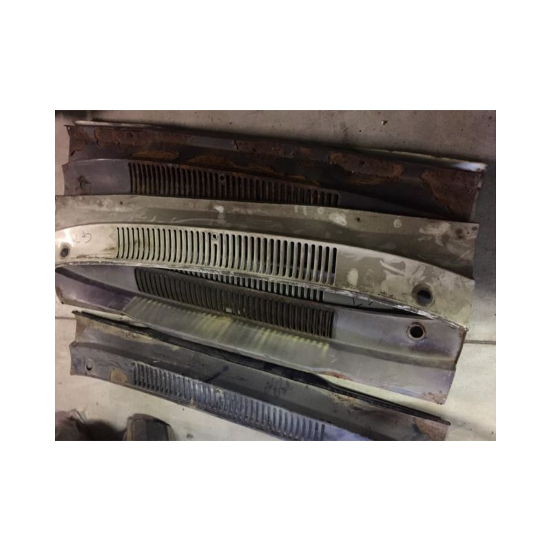 GT LOWER FRONT GLASS